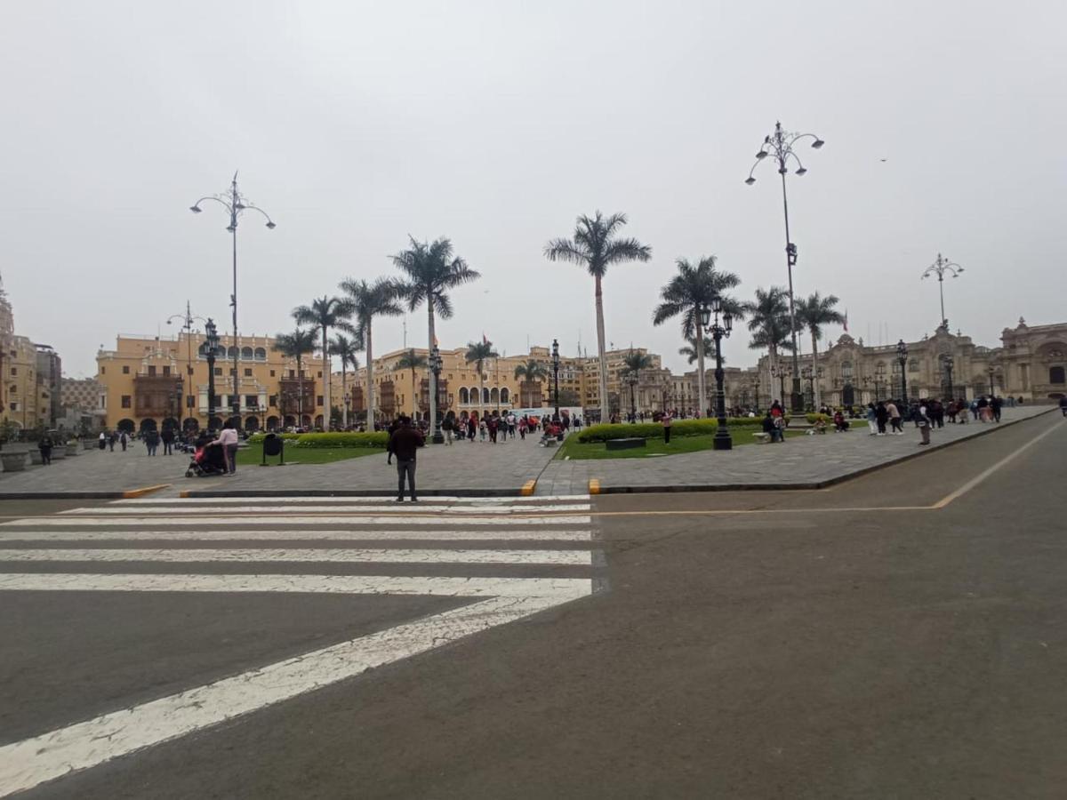 Main Square Apartment Лима Екстериор снимка