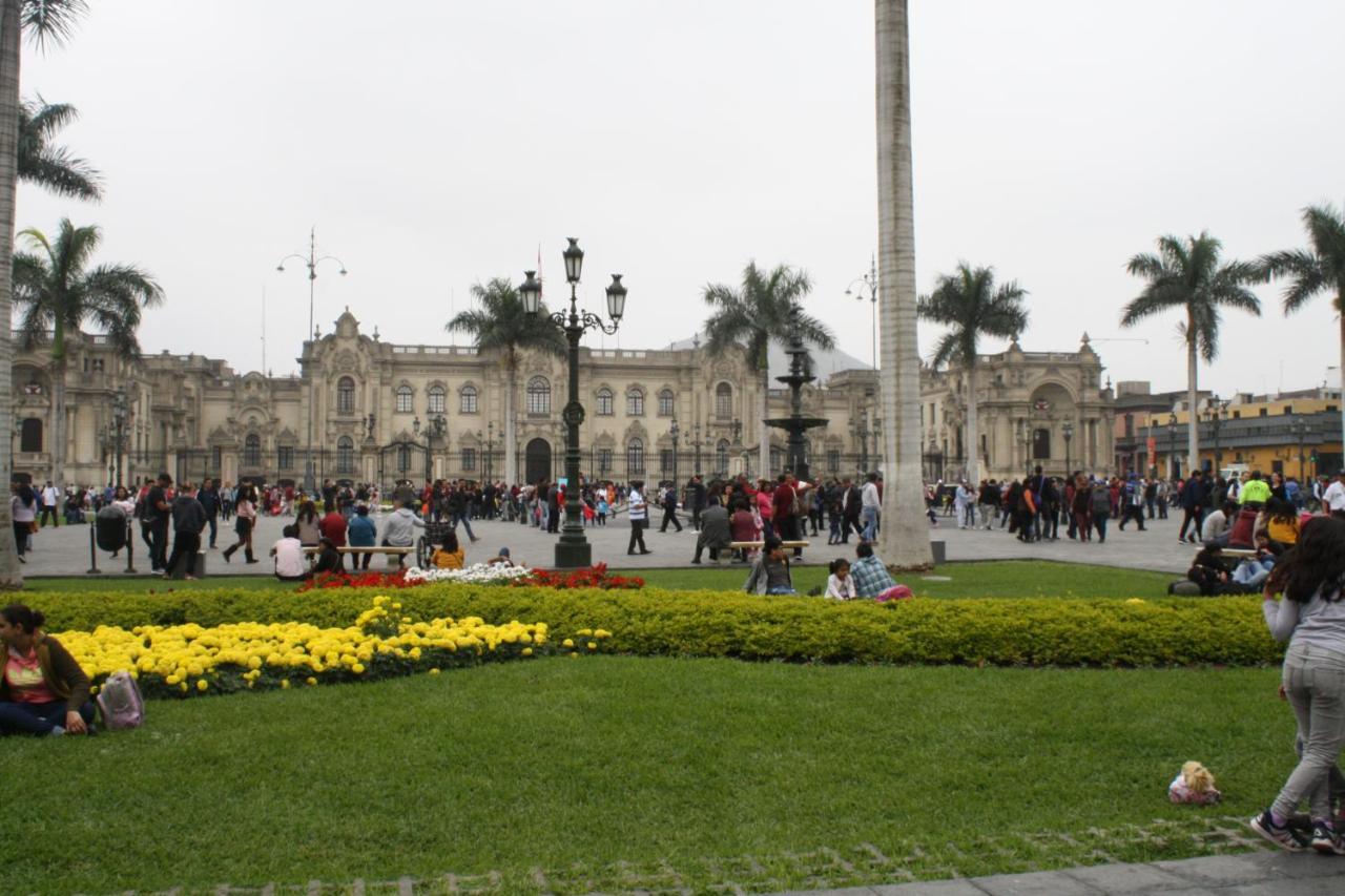 Main Square Apartment Лима Екстериор снимка