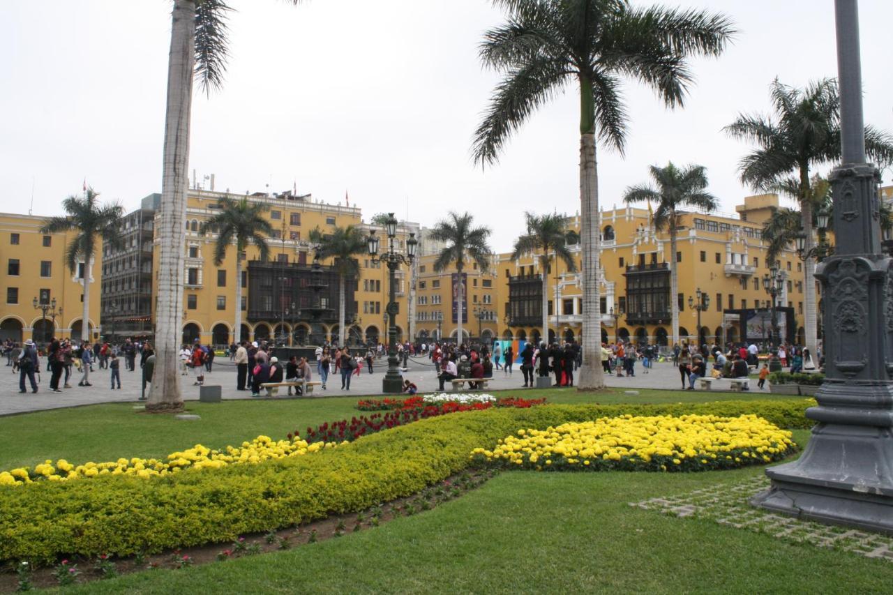 Main Square Apartment Лима Екстериор снимка